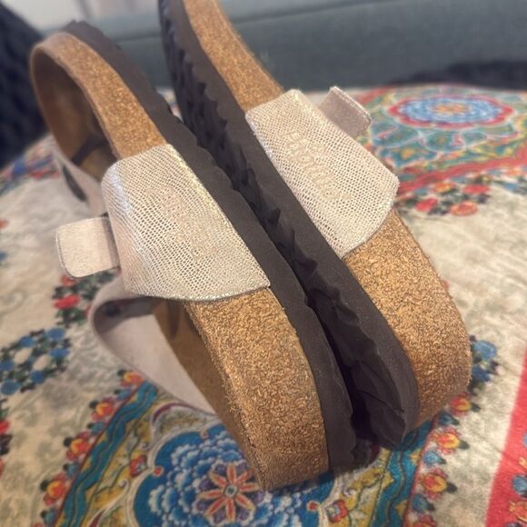 BIRKENSTOCK Papillio Gizeh light gold metalic sandal size 9 - Picture 6 of 8